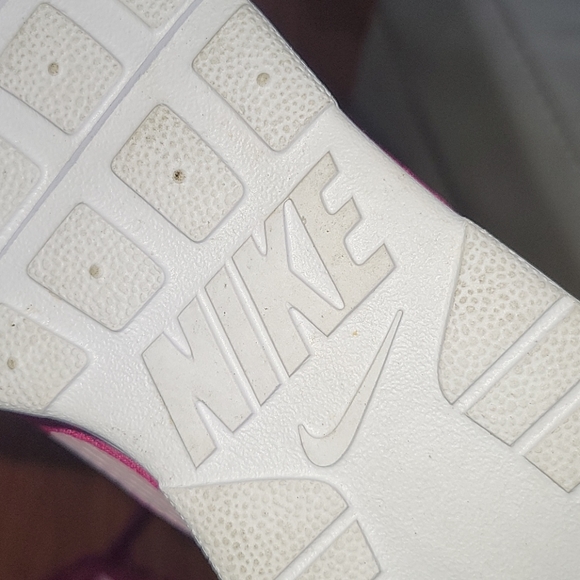 โจ๏ธSOLDโจ๏ธKids Maroon Nike Runners Size 3.5 EUC - Picture 7 of 11